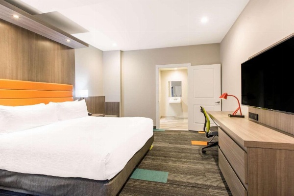 Rodeway Inn near Melrose Ave image 13