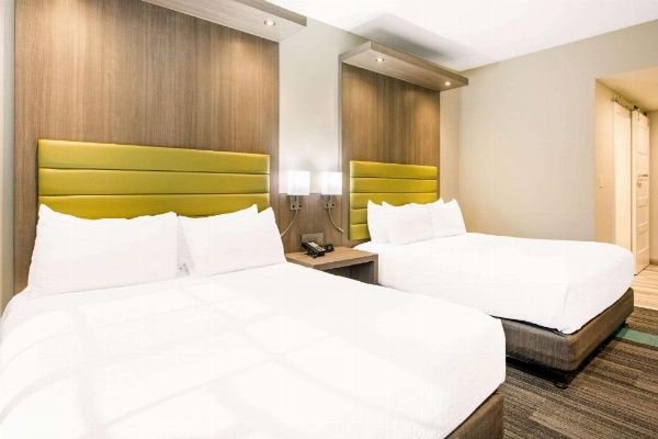 Rodeway Inn near Melrose Ave image 17