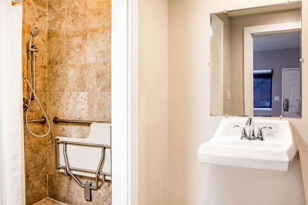 Rodeway Inn near Melrose Ave image 21