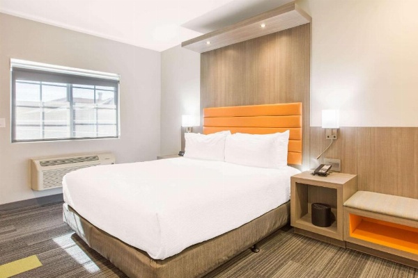 Rodeway Inn near Melrose Ave image 22