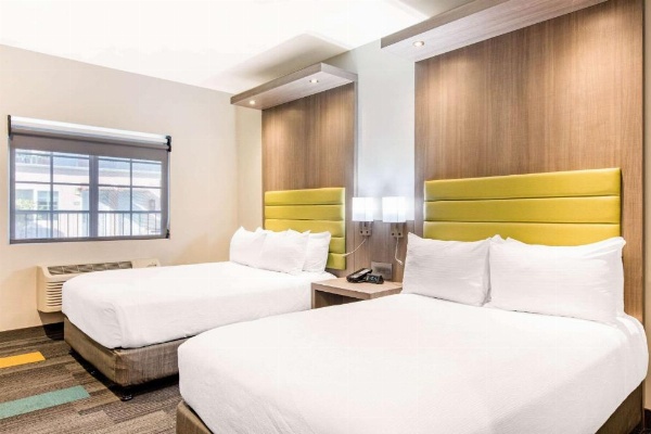 Rodeway Inn near Melrose Ave image 9